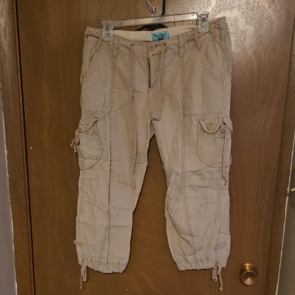 Steve & Barry's Cream Capri Cargo Pants